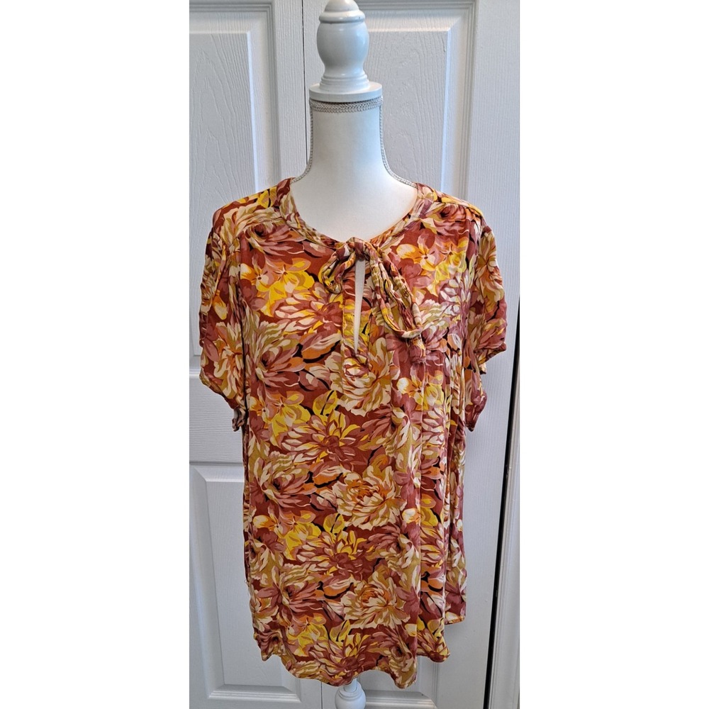 Torrid Rayon Blouse,Floral Orange, Tie‎ Neck, Short Sleeve, size 4